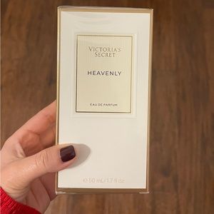 Victoria’s Secret- Heavenly 1.7oz perfume.
